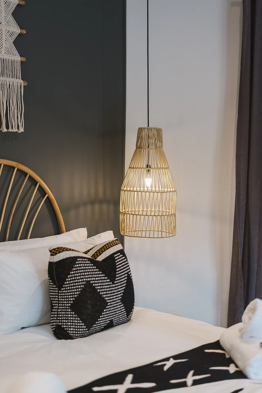 Calm rooms with African details